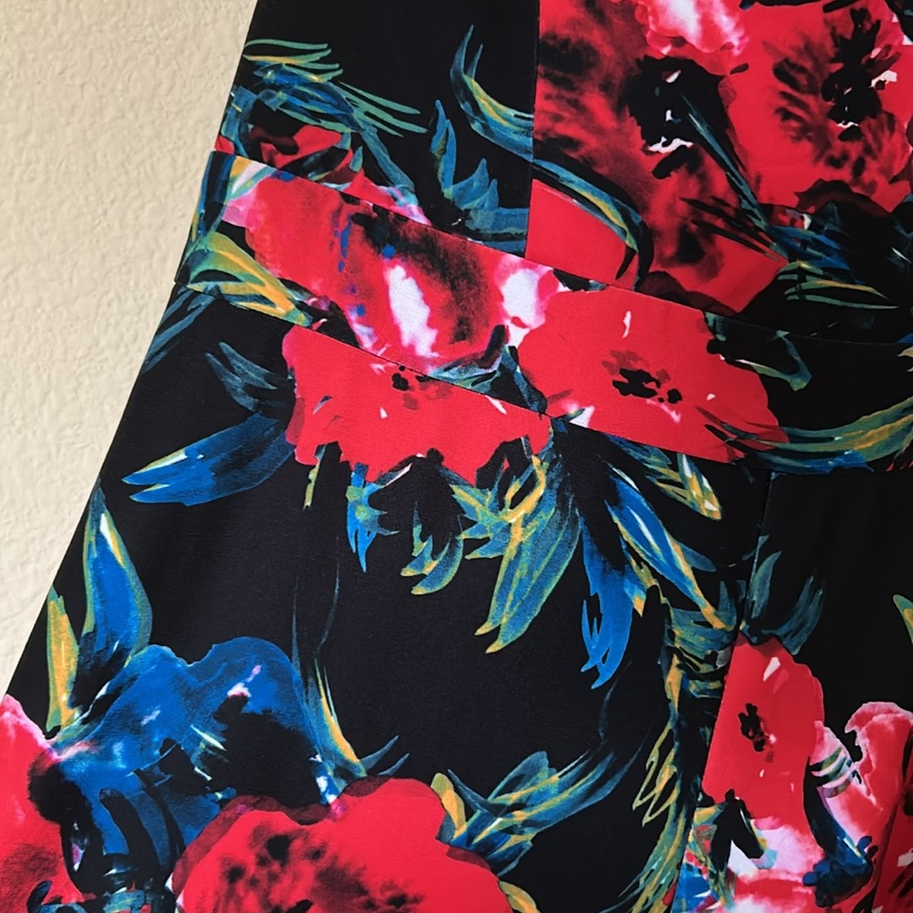 NWT Bebe x Naven Floral Halter Crisscross Jumpsuit 10 - Picture 6 of 10